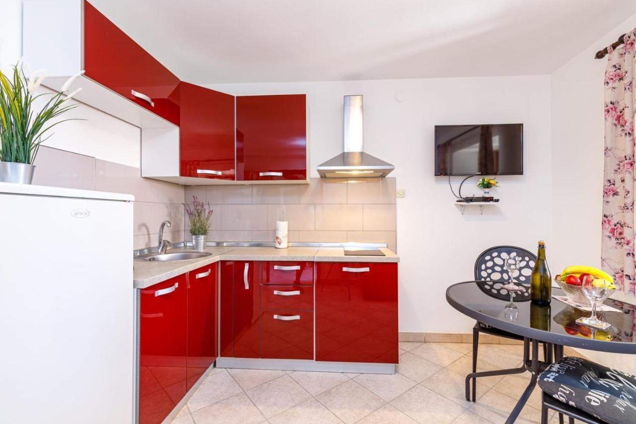 Apartments Mirjana Медулин Екстериор снимка