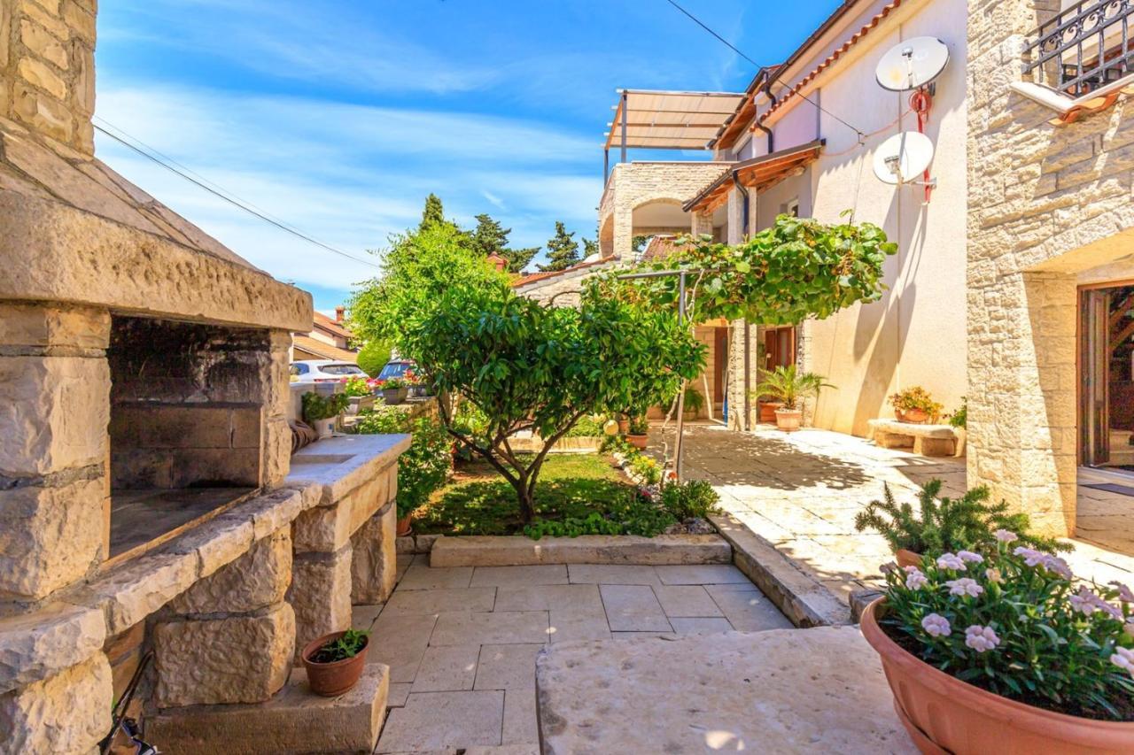 Apartments Mirjana Медулин Екстериор снимка