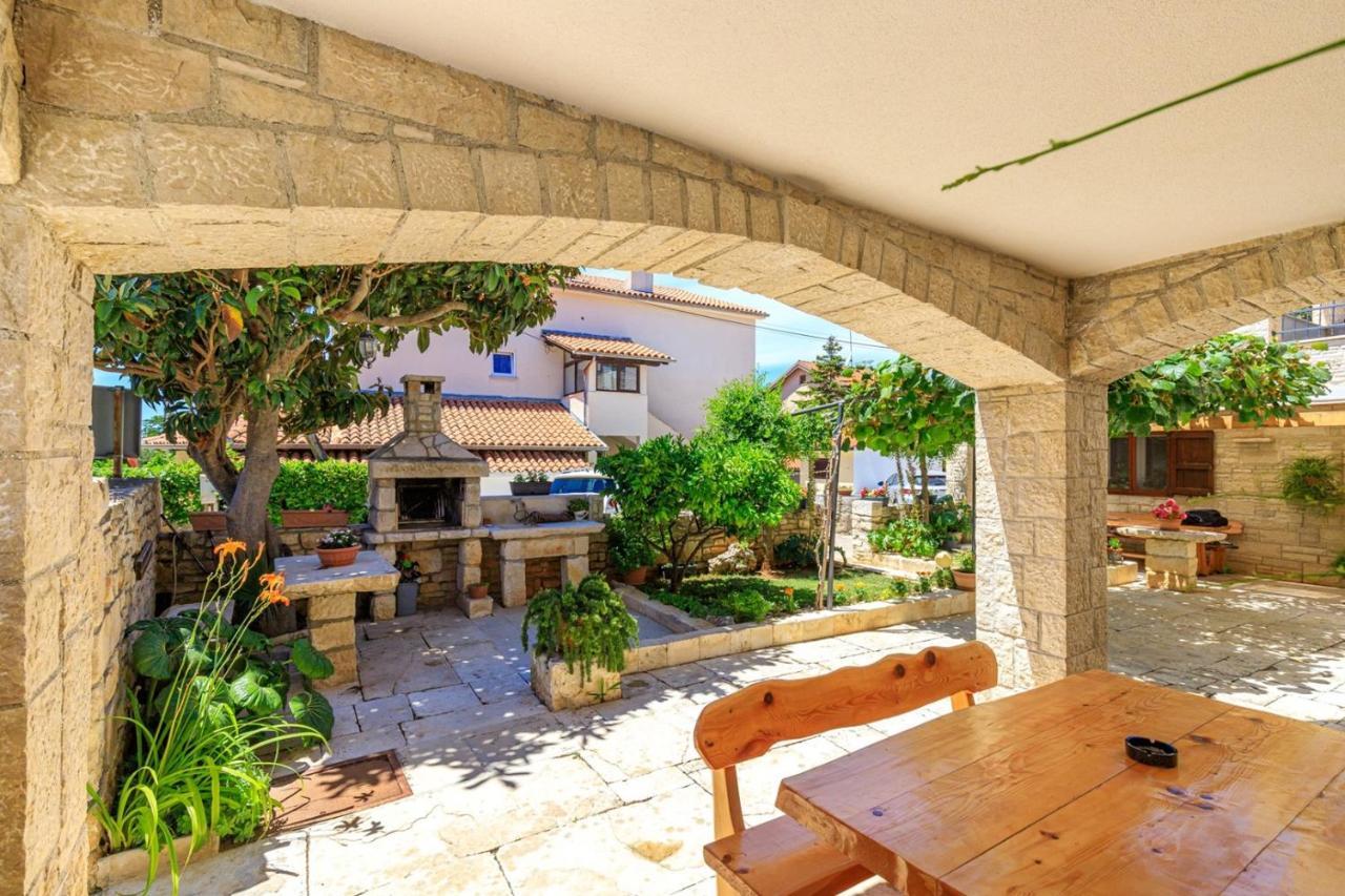 Apartments Mirjana Медулин Екстериор снимка