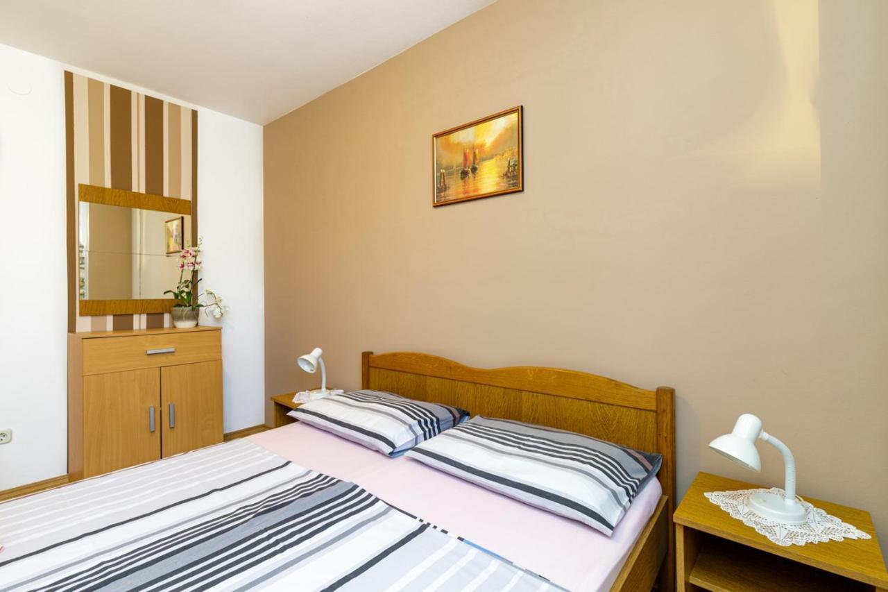 Apartments Mirjana Медулин Екстериор снимка