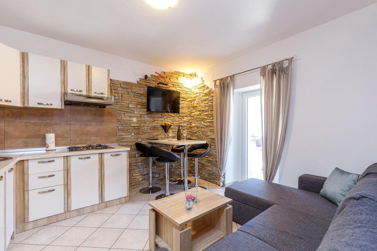 Apartments Mirjana Медулин Екстериор снимка