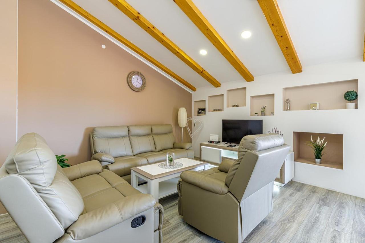 Apartments Mirjana Медулин Екстериор снимка