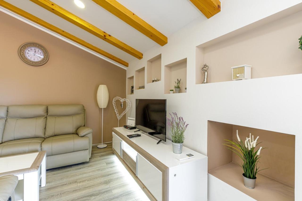 Apartments Mirjana Медулин Екстериор снимка
