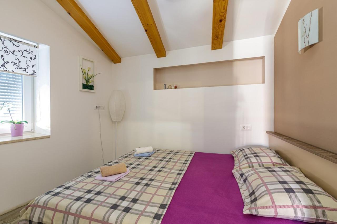 Apartments Mirjana Медулин Екстериор снимка
