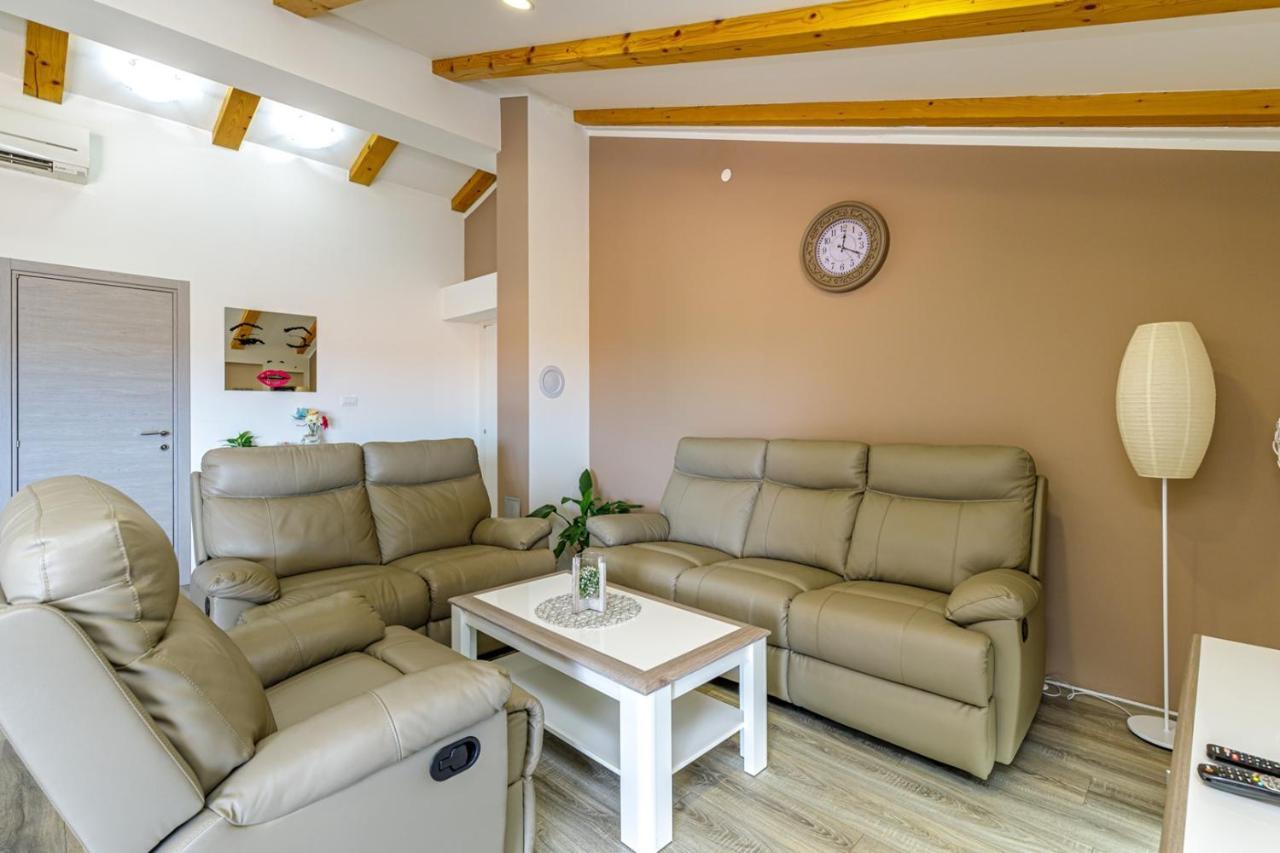 Apartments Mirjana Медулин Екстериор снимка