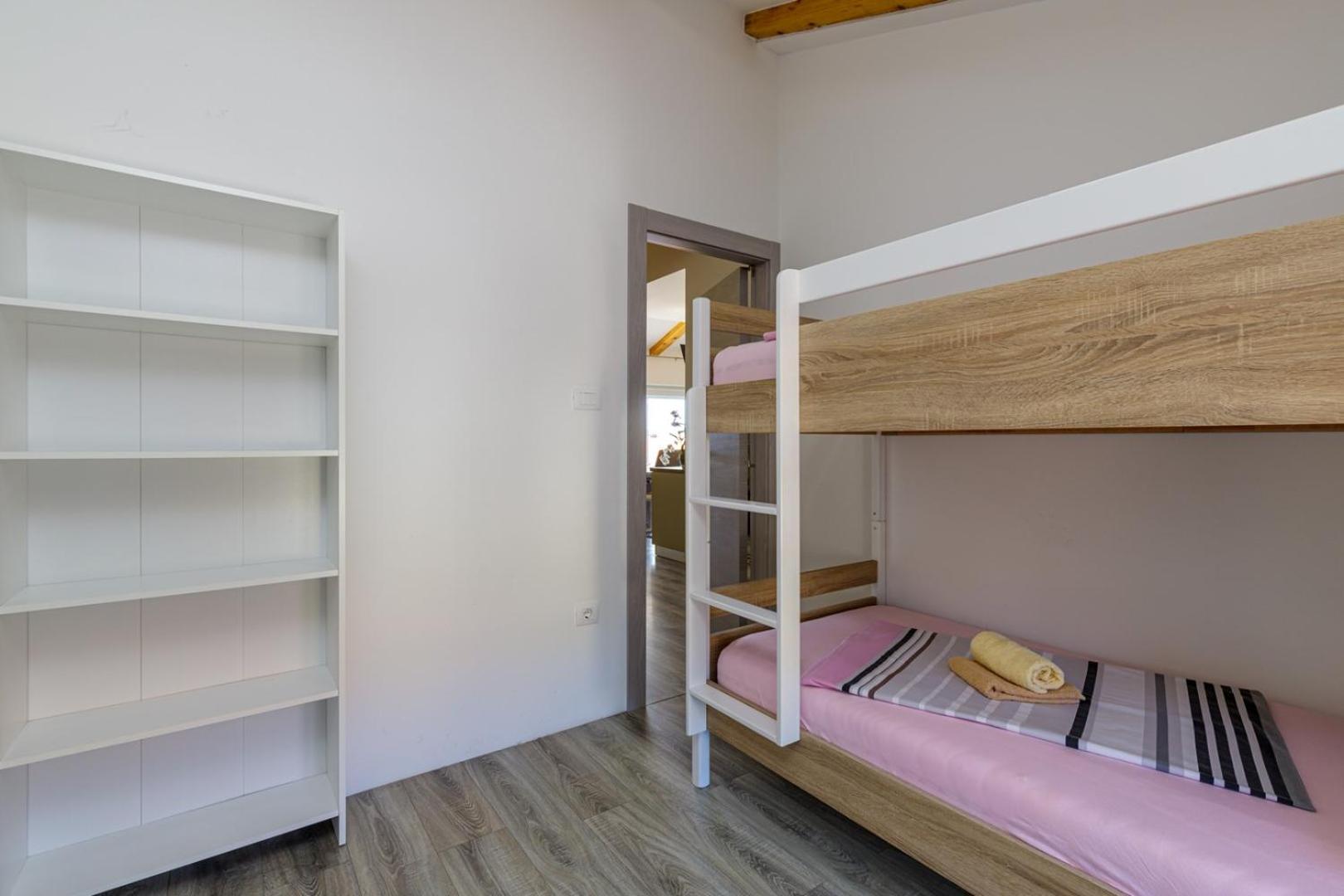 Apartments Mirjana Медулин Екстериор снимка