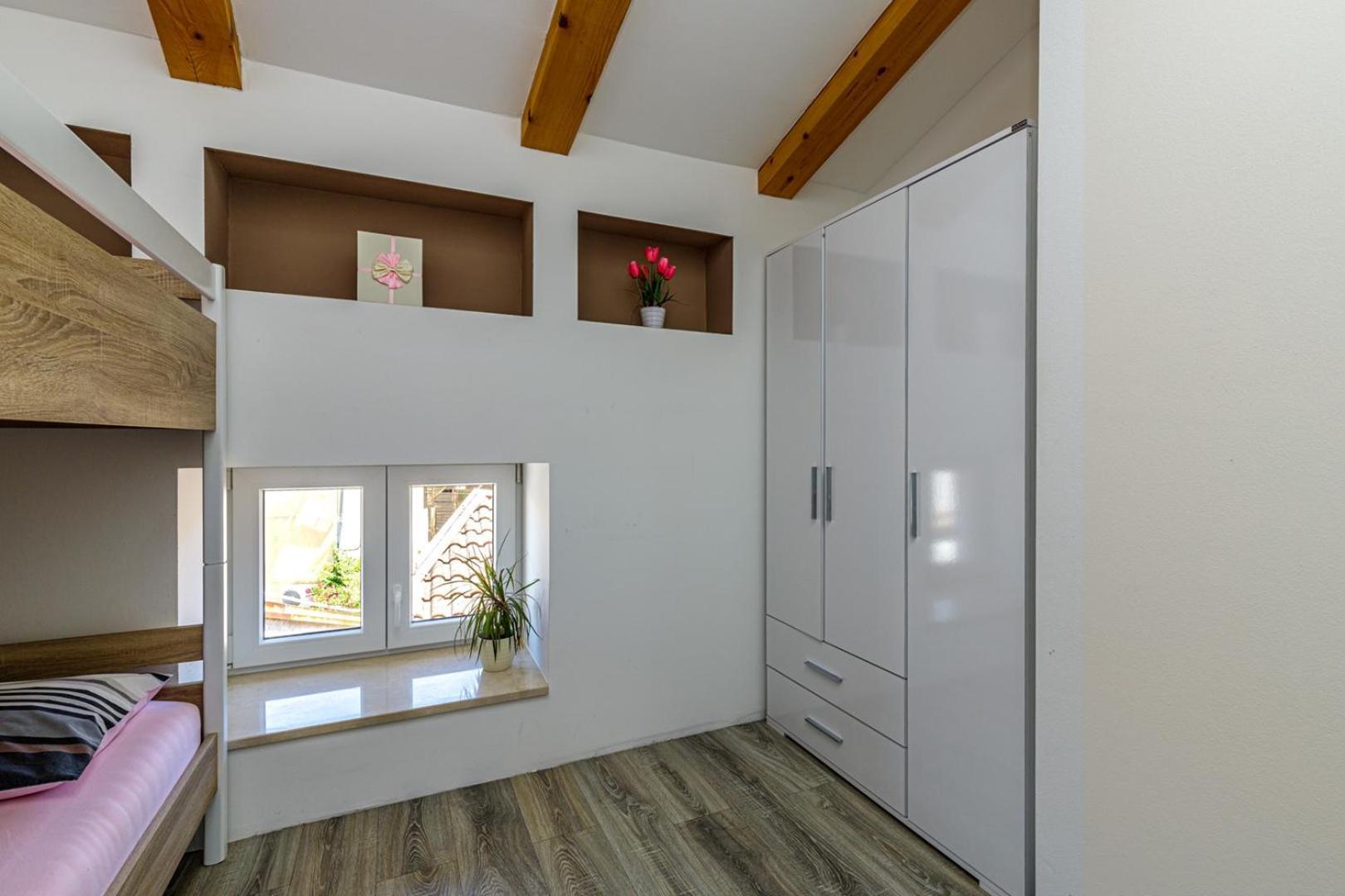 Apartments Mirjana Медулин Екстериор снимка